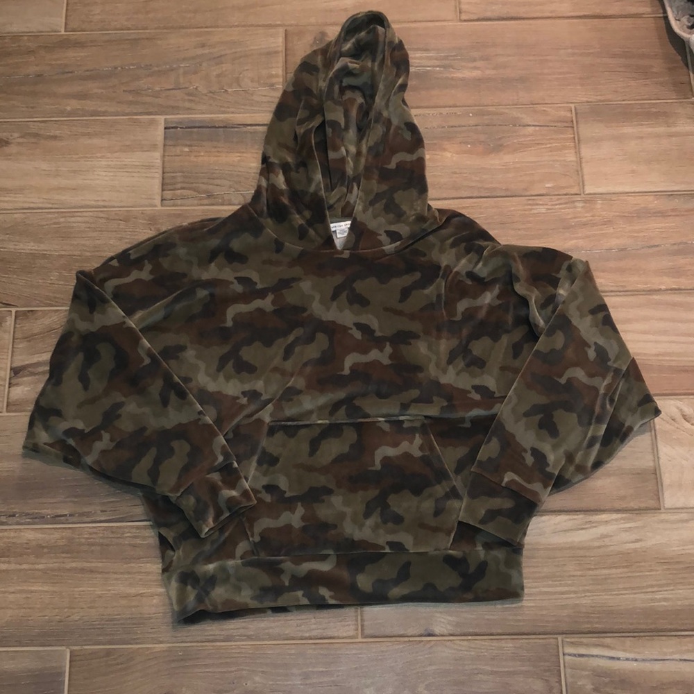 American Eagle Camo Cropped Sweatshirt